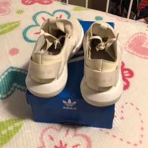 Women’s 8.5 Adidas Sneakers